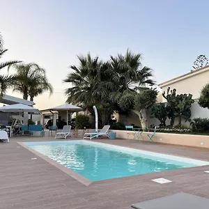  Aparthotel Xenìa - Intera Casa Con Piscina Italia